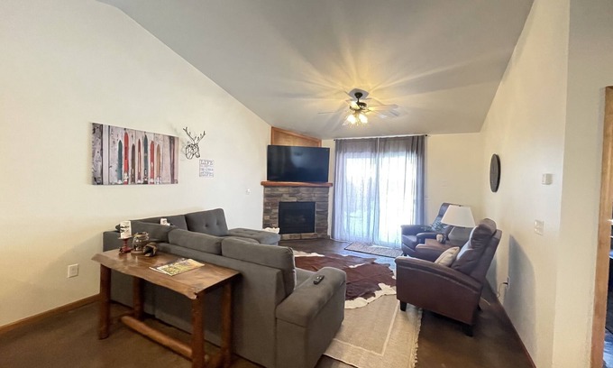 Red Lodge Condo | Family sized cozy cabin with yard to play & hot tub- 5 min to town!