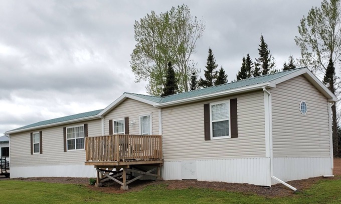 Queens County House | Family Sized full mini home, Quiet, Beaches and Shopping