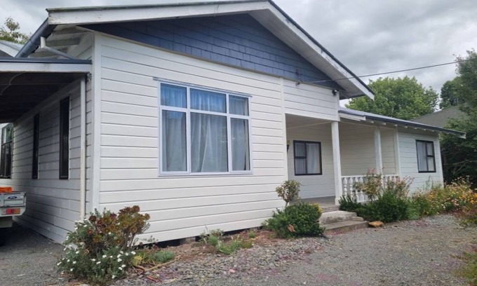 Otane House | Family Sized Home ideal for large groups just 25min sth of Hastings