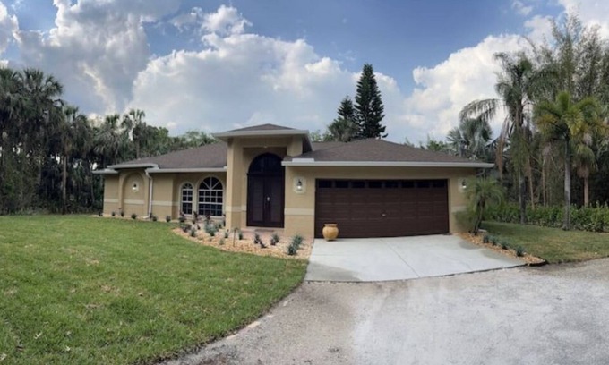 Rural Estates House | Family sized home minutes from the beaches, shopping and entertainment