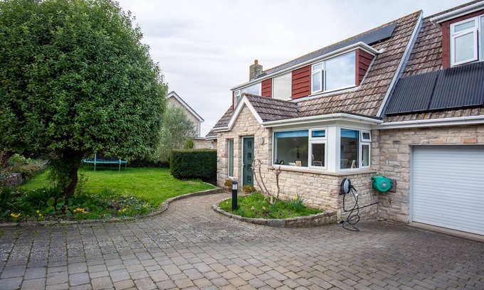 Swanage House | Family-sized house 5 minutes away from the beach