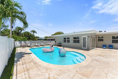 Middle River Terrace House | Family Splash Escape