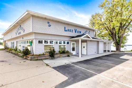 Lake City Hotel | Family Stay - 4 Cozy Combined Studios