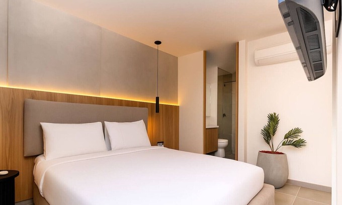 San Diego Apartment | Family Stay in Poblado – Jacuzzi & 1BR + Workspace