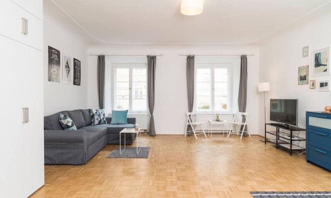 Lend Apartment | Family Stay Near Kunsthaus Graz | Sleeps 6