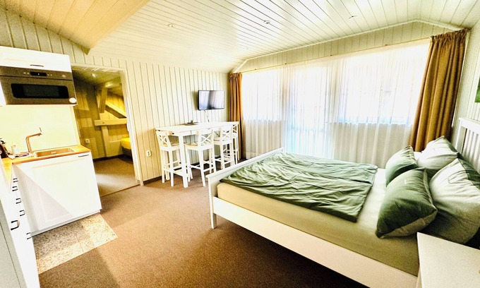 Kuhnhausen Bed & Breakfast | Family studio Urpflanzen in the organic garden B&B Kastanienhof just outside Erfurt