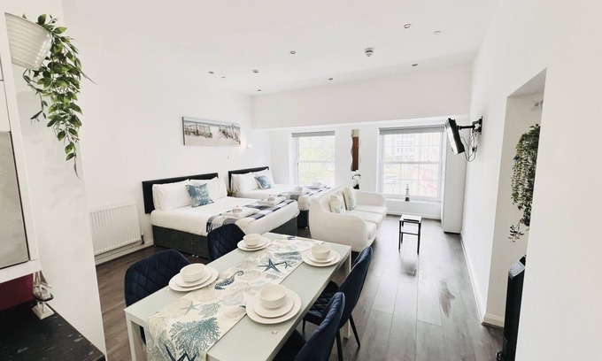 Barbican Apartment | Family Studio with private En-suite Shower Room