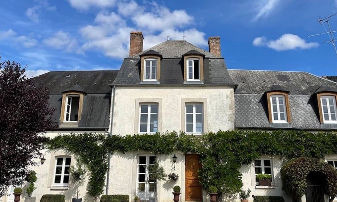 Paucourt Bed & Breakfast | Family Suite in Charming Home Near Paris with Forest Views