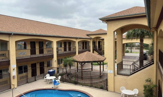Edinburg Apartment | Family Suite