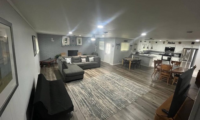 North Richland Hills House | Family/Team Spacious 5-bedroom house 16+ beds WiFi, AC in North Richland Hills