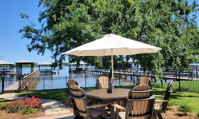 Ventress House | "Family Ties" - False River Home Away from Home - Sleeps 10