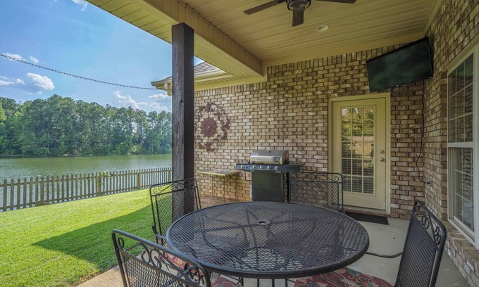 Tuscaloosa House | Family Ties- Lakefront- 5 TVs- 7 miles to UA