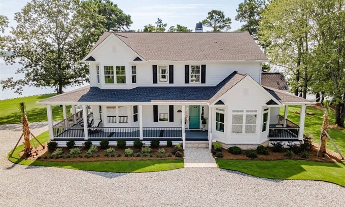 Chapin House | Family Ties Lakefront Estate