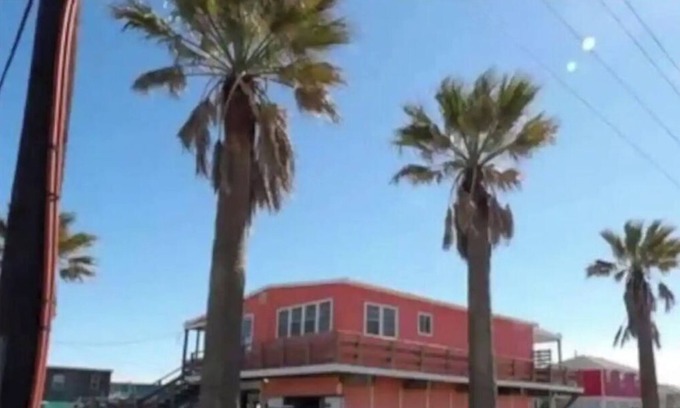 Surfside Beach House | Family time and relax