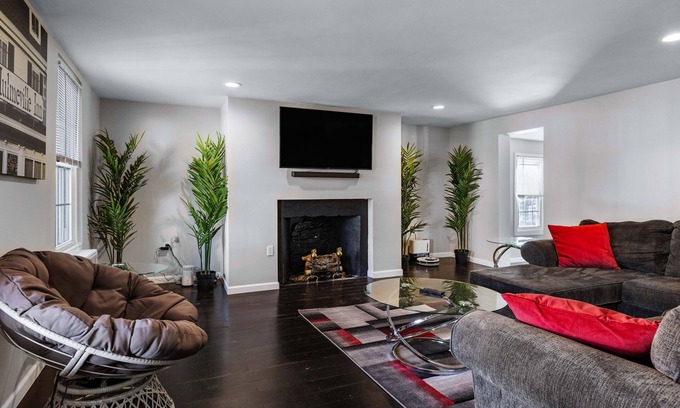 Oakford House | Family/Travelers! Near Philadelphia, Sesame Place, Six Flags, Parx, NJ & NY!