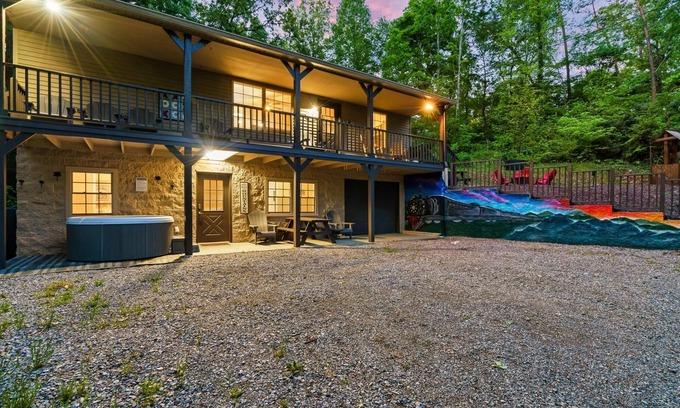 Sevierville Cottage | Family Trip? Experience Christmas at Dollywood!