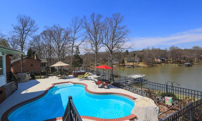 Dixie - Berryhill House | family vacation, BOATING, with heated pool Waterfront Lake wylie home -hot tub
