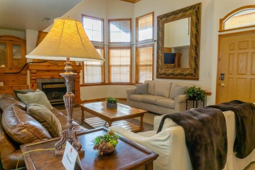 Midway House | Family Vacation-Heated In Out Pool, Tubing & Ice Skating 719 townhouse