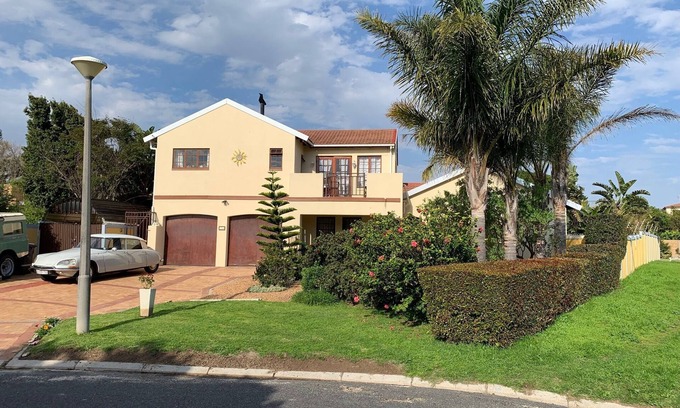 Bloubergstrand House | Family Vacation Home and company employee accommodations in Capetown