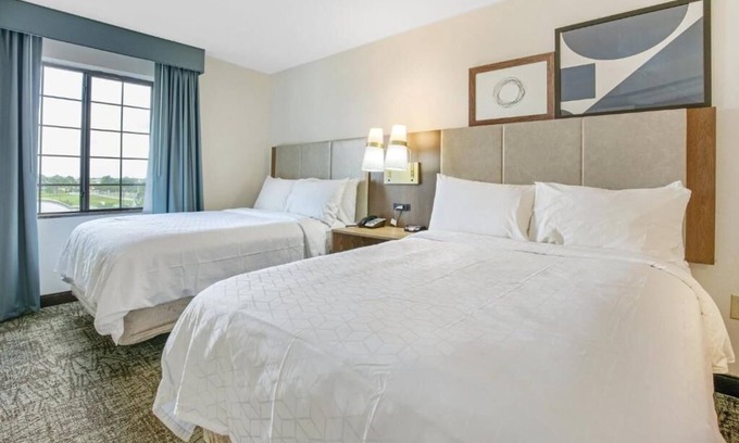 Oak Condo | Family Vacation in the Gulf | Nearby Beach + Amusement Parks + Outdoor Pool