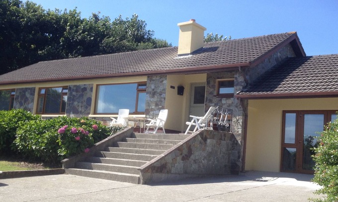 Caherdaniel House | Family Vacation with sea views, use of Kayak and bikes.