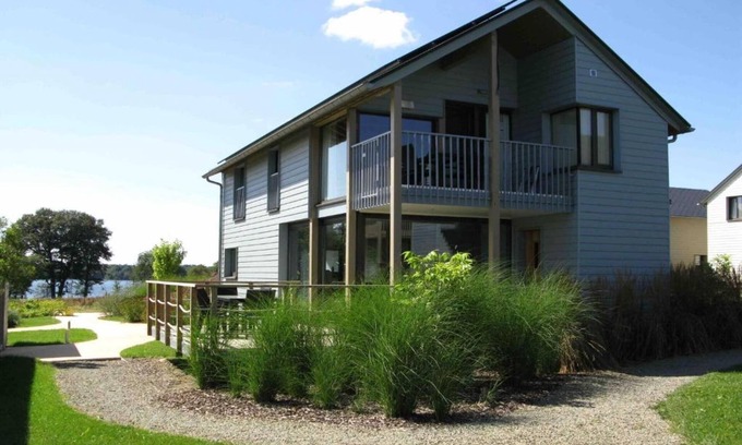 Froidchapelle Villa | Family Villa by the Lake