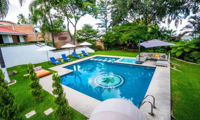 Cuernavaca House | Family Villa, Bar, Jacuzzi and Pool
