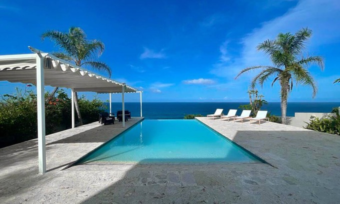 Tierras Nuevas Saliente House | Family Villa in Manati, PR | 2 Minute Drive from Mar Chiquita Beach