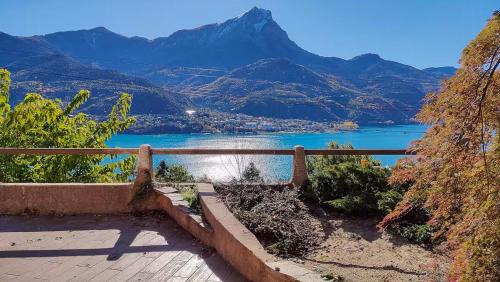 Savines-le-Lac House | Family Villa Overlooking Lake Serre-Ponçon