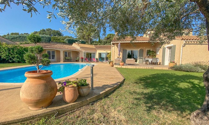 Rochegude Villa | Family villa with swimming pool and garden in Drôme Provençale