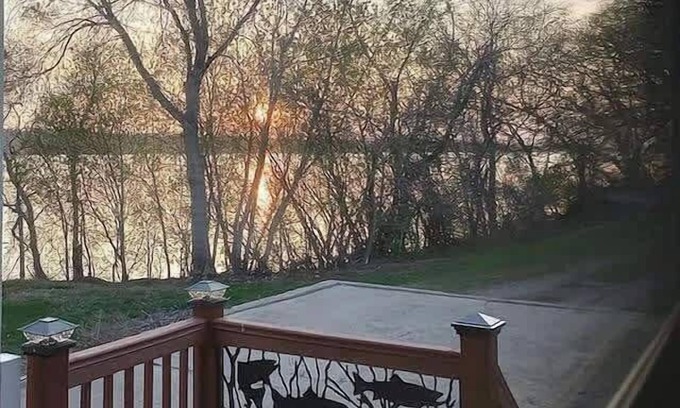 Ortonville House | Family Waterfront Villa