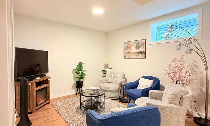 Southwest Calgary House | Family & work friendly suite, Sleeps 4, near mountains/parks, free WiFi+parking