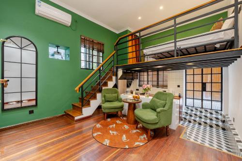 Huaihai Road Commercial Area Apartment | Fan Hua Flower