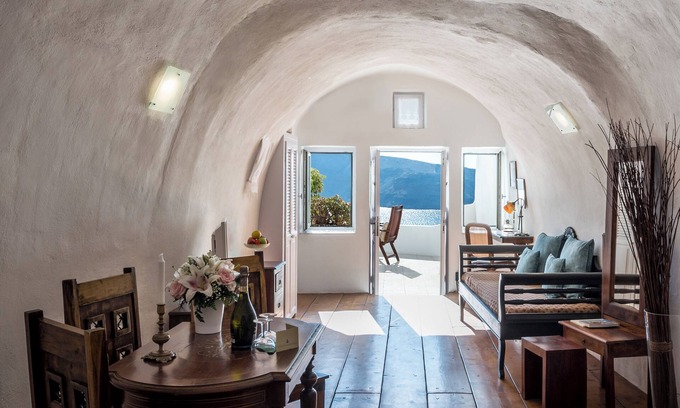 Kamari Hotel | Fanari Honeymoon Suite