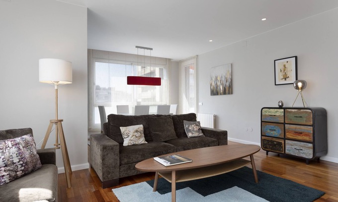 Les Corts Apartment | Fancy and Sunny central apartment