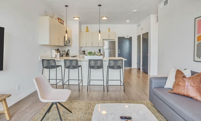 People's Freeway Apartment | Fancy Downtown SLC + CoWorking 1BR/1BA Sleep 4