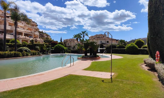 Benahavis Apartment | Fantástico apartamento rodeado de Golf con piscina