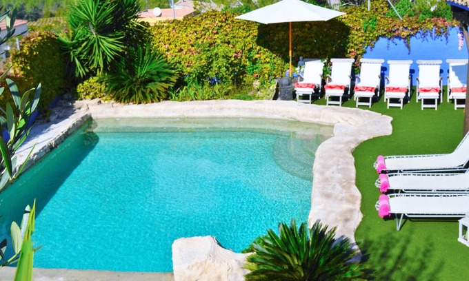 Sant Pere de Ribes Villa | Fantastic Villa 5 minutes from Sitges! 19 SLEEPERS, wifi, swimming pool