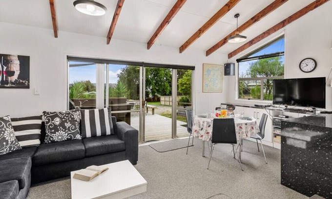 Rototai Cottage | Fantail Cottage - Lake Rotoiti Holiday Home