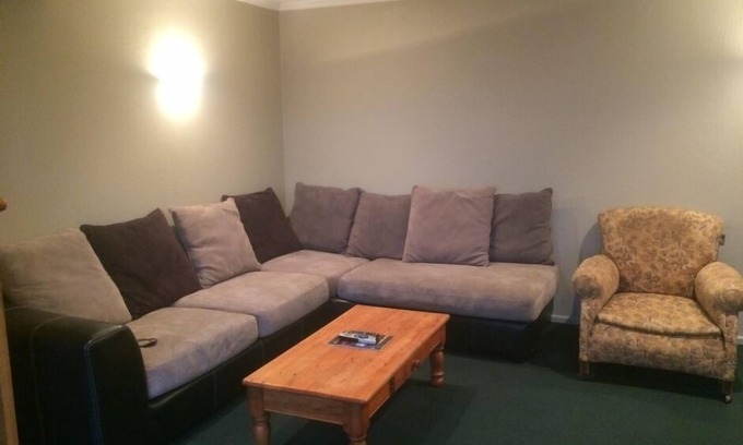 Gladstone House | Fantail Inn Johns Creek Lake Hawea