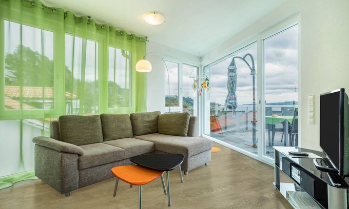 Sipplingen Apartment | Fantastic Holiday Apartment "Lilie" with Large Balcony, Lake View, Wi-Fi & TV