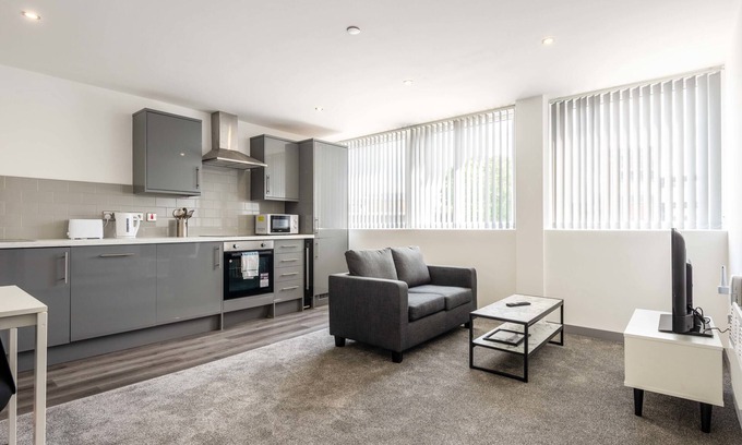 Yeadon Apartment | Fantastic 1 Bedroom Yeadon Apartment