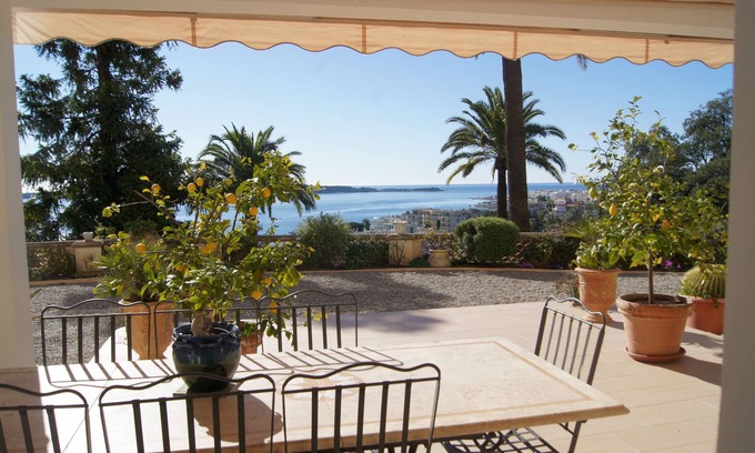 California - Pezou Apartment | Fantastic 180° sea view, charm of bygone days, space and confort