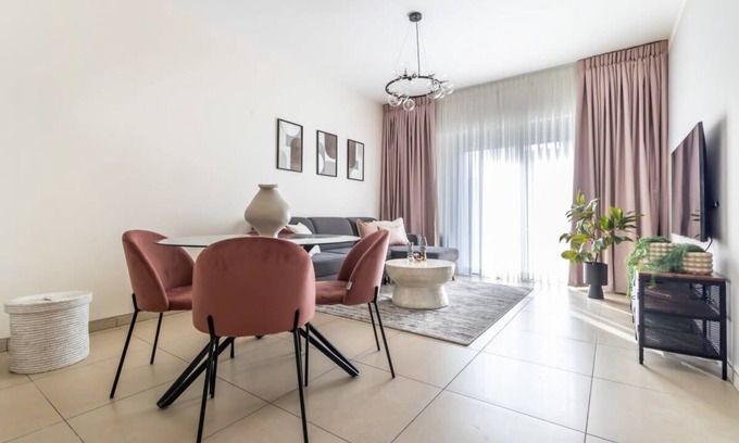 Mea She'arim Apartment | Fantastic 1BR Apartment with Parking in the city center
