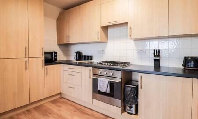 Reading Apartment | Fantastic 2 Bed Flat - Free Parking and WIFI