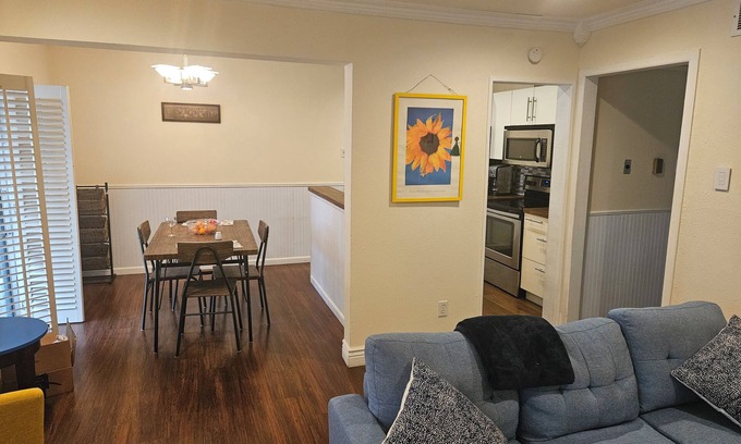 Northeast Dallas Condo | Fantastic 2-bedroom condo with AC in vibrant Dallas by SMU.