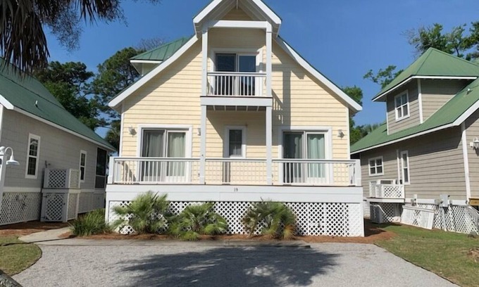 Saint Helena Island Cottage | Fantastic 3 Bedroom 3 Bath house on Ocean Creek Golf Course