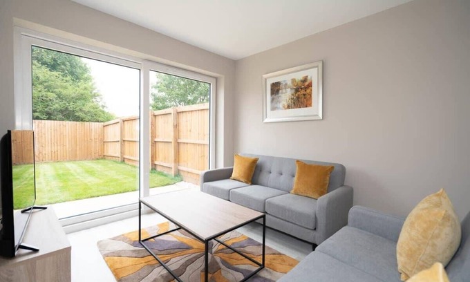 Smethwick House | Fantastic 3BR House in Birmingham With Garden
