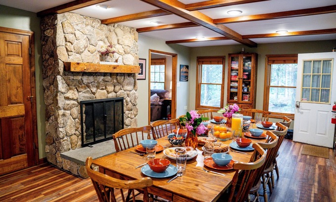 Farmington Cabin | Fantastic 4-Season Cabin at Baxter Lake - Sleeps 8 - Dog Friendly