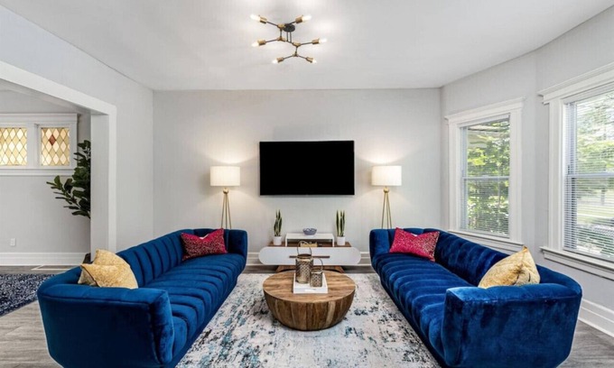 Detroit House | Fantastic 5 Bdrm - Stylish and Newly Renovated